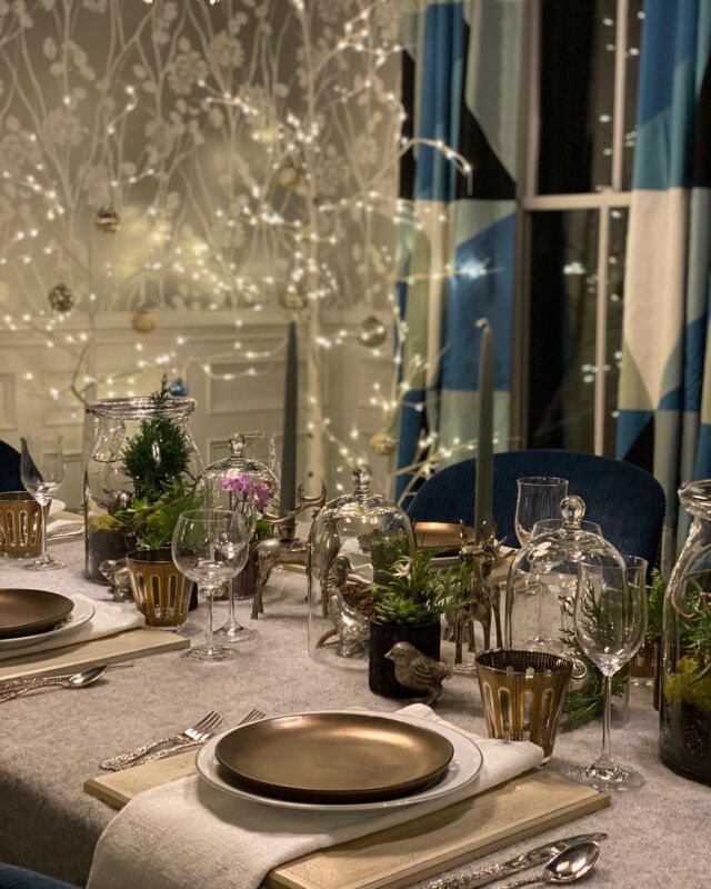 Holiday ready. 

#holiday2023 #holidaytablescape #holidaytablesetting #holidaytabledecor #holidaydecorinspo #ridgefield #ridgefieldct #ridgefieldmoms #mollyhirschinteriors #schumacher1889 #schustagram